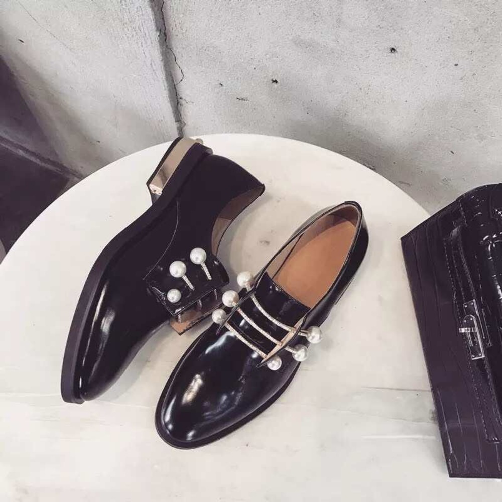 Pearl shoes, size 6.5, almost new, real leather